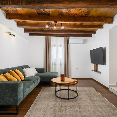 Semesterbostad Holiday Home Zamask